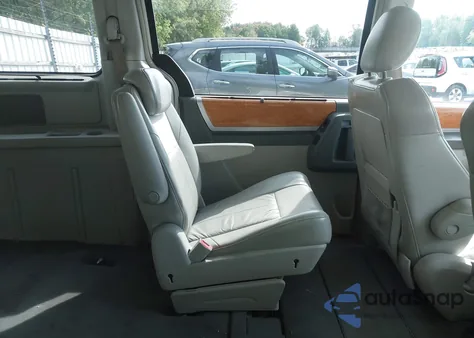 2008 Chrysler Town & Country Limited z USA, uszkodzony, nr VIN 2A8HR64X18R123125